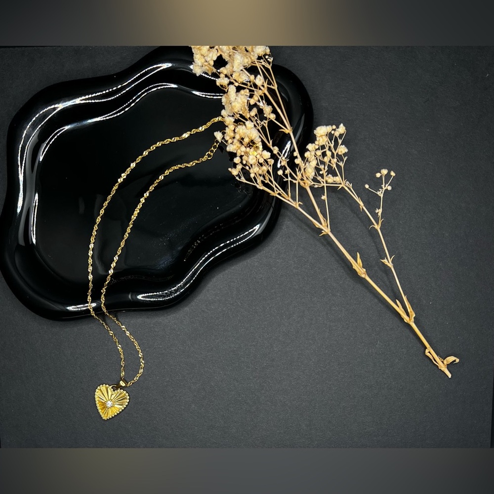 NEW 18K GOLD PLATED LUX SET “SOLÉA” – TENNIS + HEART PENDANT - Picture 3 of 3